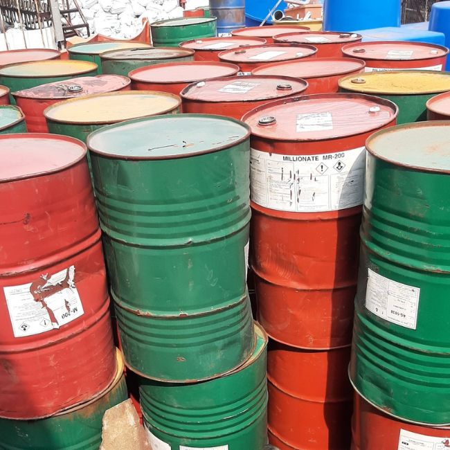 Công ty thu mua thùng phuy nhựa và thùng phuy sắt phế liệu với giá cao theo thị trường